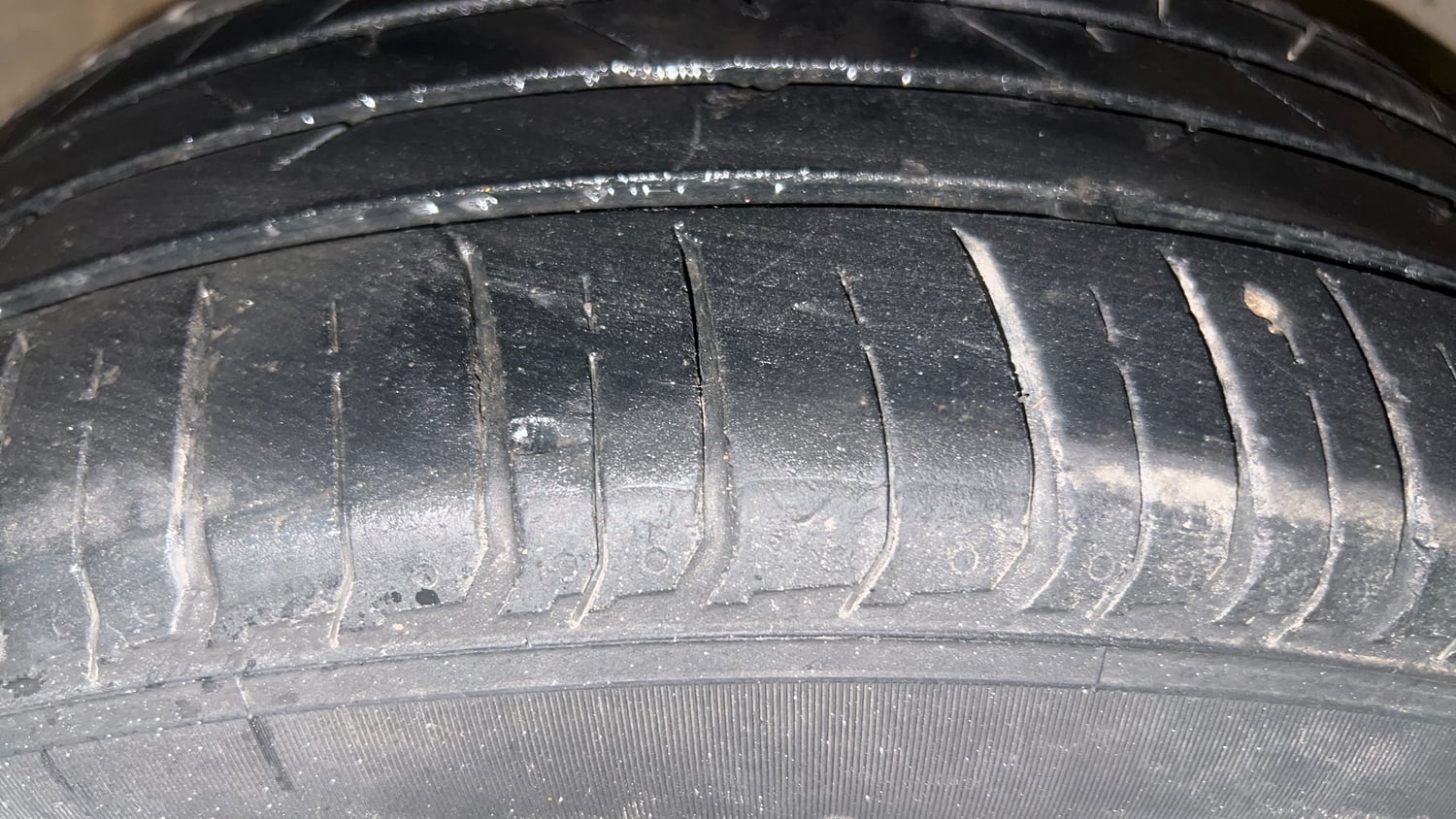 Used 2019 Hyundai Venue SX Plus 1.0 Turbo DCT Petrol Automatic tyres RIGHT FRONT TYRE TREAD VIEW