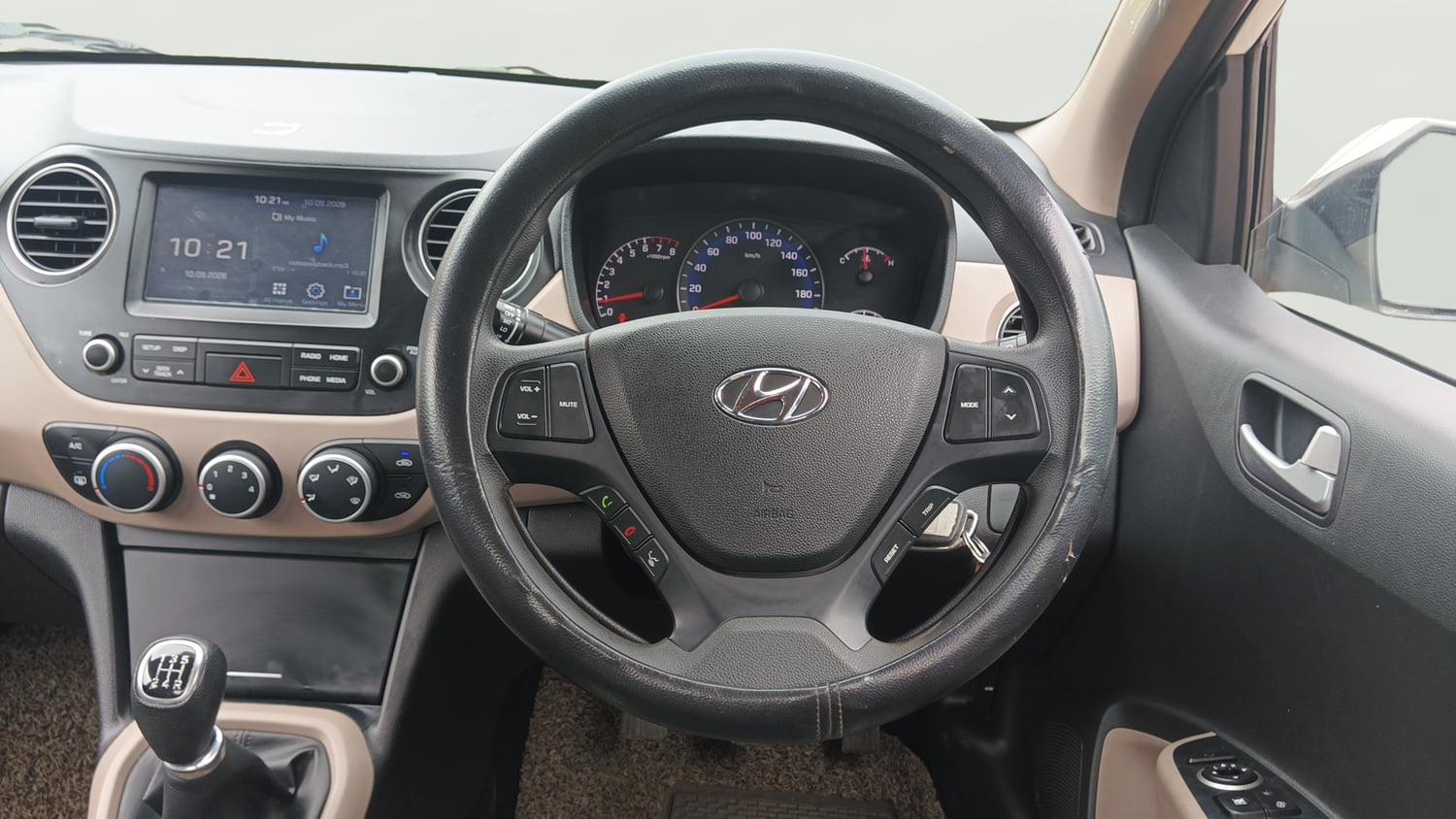 Used 2018 Hyundai Xcent SX Petrol Manual interior STEERING VIEW