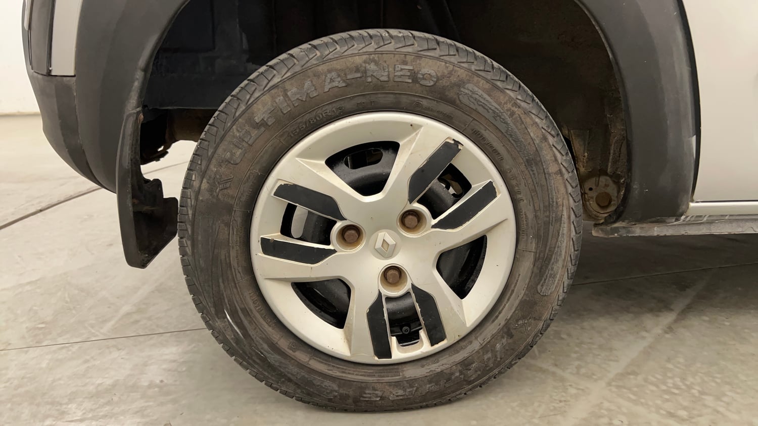 Used 2016 Renault Kwid RXT Petrol Manual tyres RIGHT REAR TYRE RIM VIEW