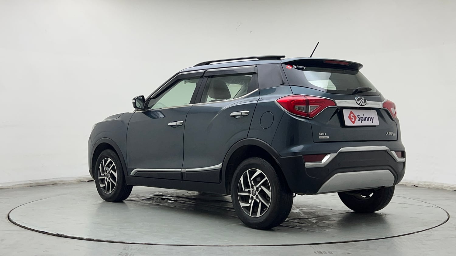 Used 2022 Mahindra XUV 300 W8 (O) 1.2 Petrol AMT Petrol Automatic exterior LEFT REAR CORNER VIEW