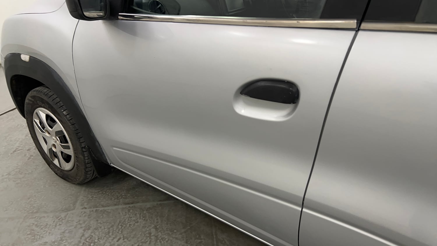 Used 2016 Renault Kwid RXT Petrol Manual dents MINOR SCRATCH