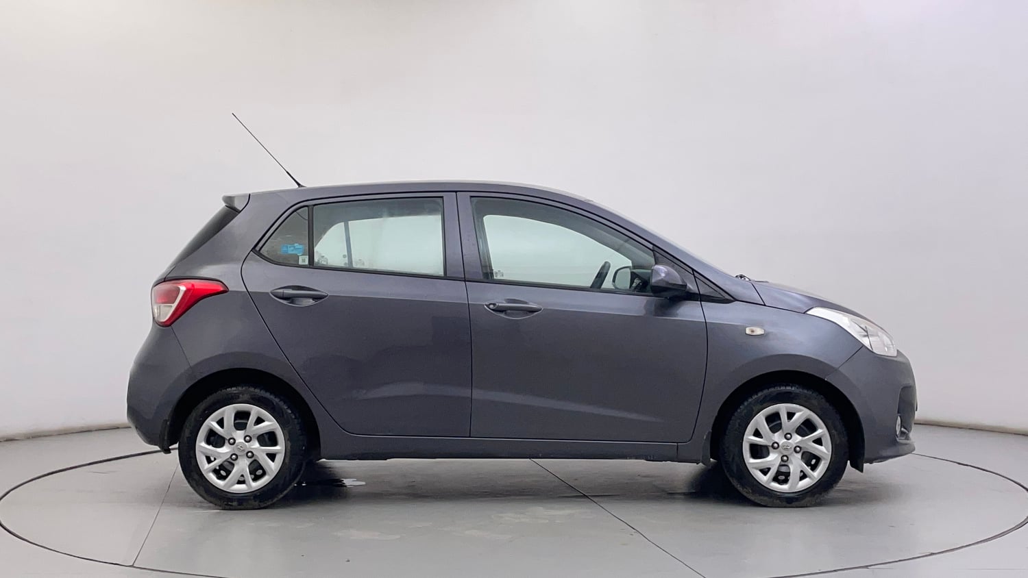 Used 2018 Hyundai Grand i10 Magna 1.2 Kappa VTVT Petrol Manual exterior RIGHT SIDE VIEW