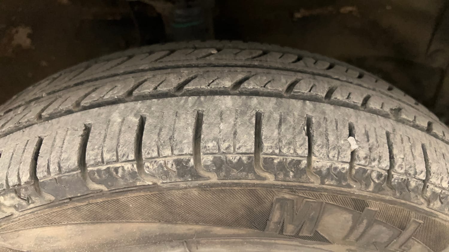 Used 2014 Maruti Suzuki Wagon R LXI CNG Cng Manual tyres RIGHT FRONT TYRE TREAD VIEW
