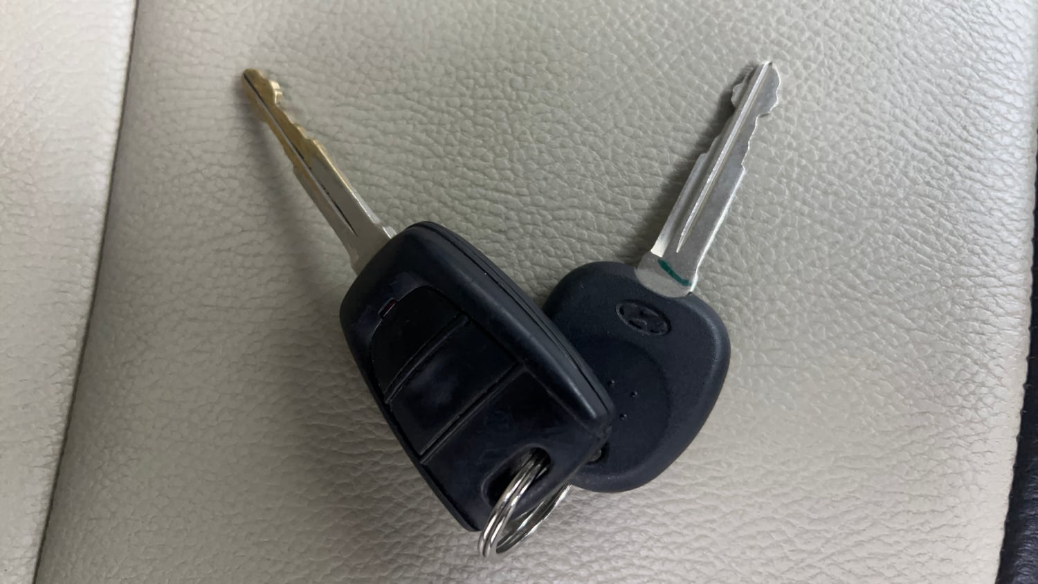 Used 2019 Hyundai Santro Sportz AMT Petrol Automatic extra CAR KEY VIEW