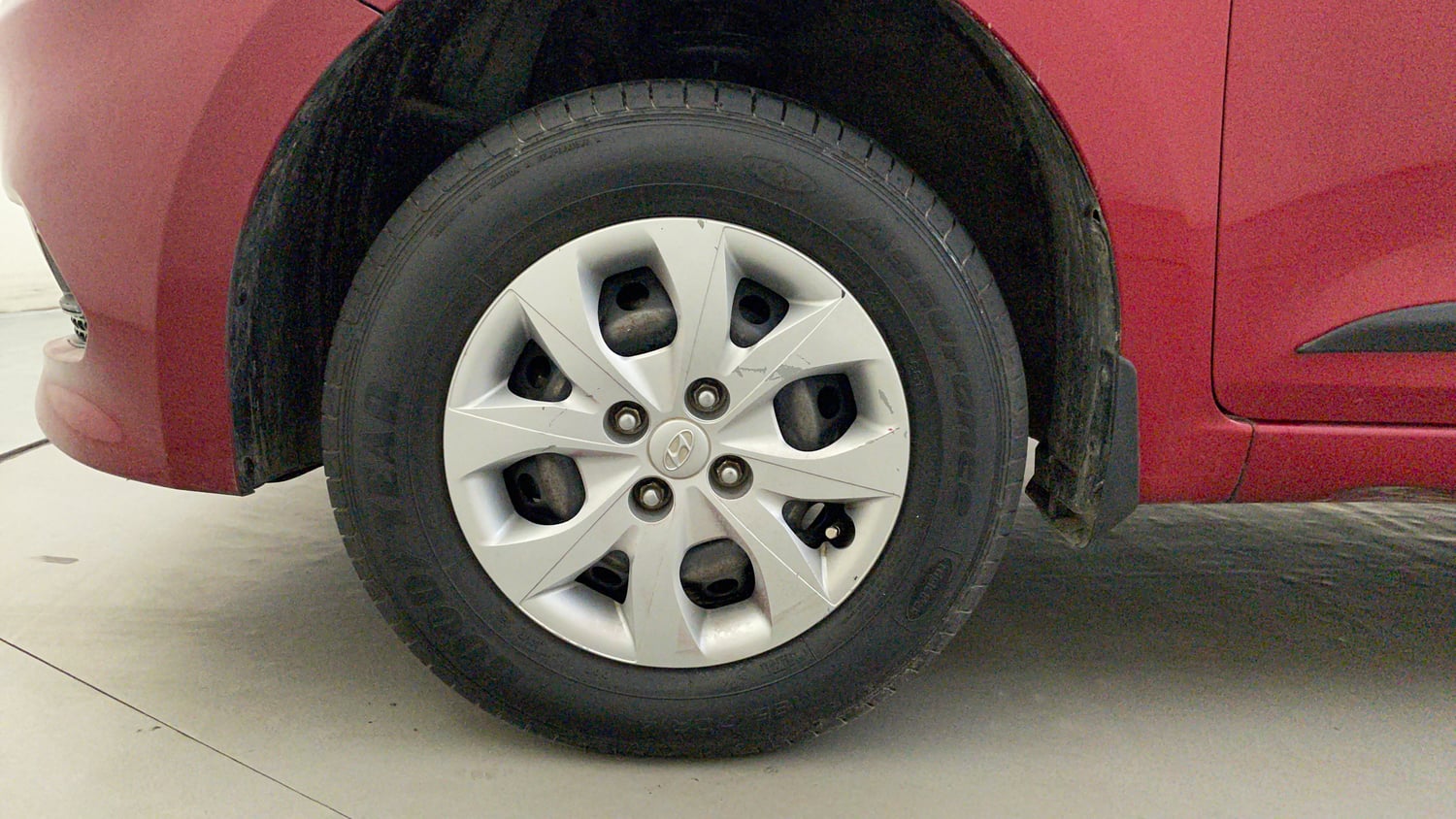 Used 2014 Hyundai Elite i20 Magna 1.2 Petrol Manual tyres LEFT FRONT TYRE RIM VIEW