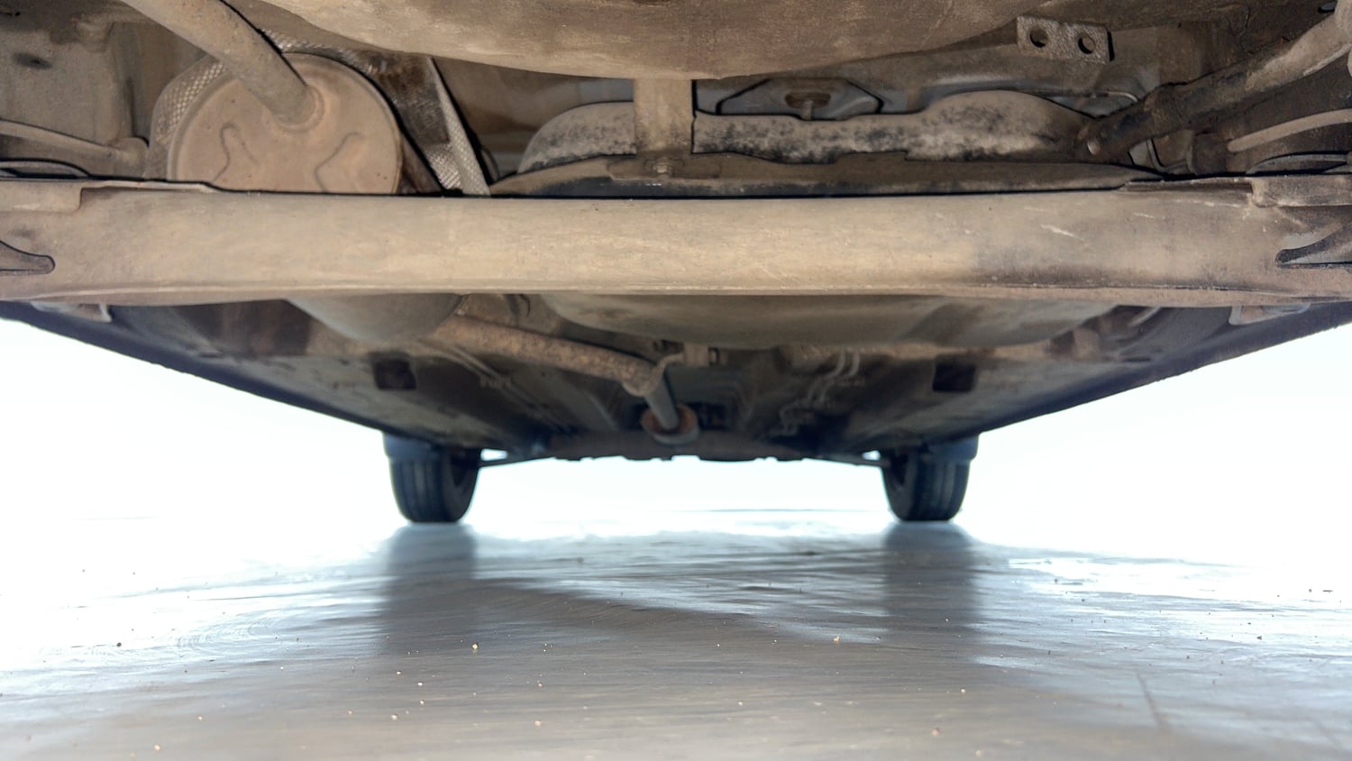 Used 2020 Renault Kwid 1.0 RXT Opt Petrol Manual extra REAR UNDERBODY VIEW (TAKEN FROM REAR)