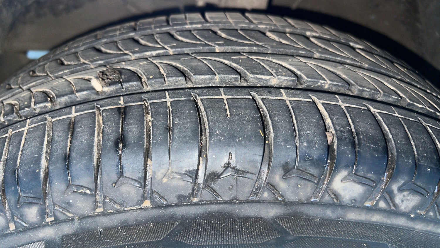 Used 2018 Maruti Suzuki Baleno Delta 1.2 Petrol Manual tyres LEFT FRONT TYRE TREAD VIEW