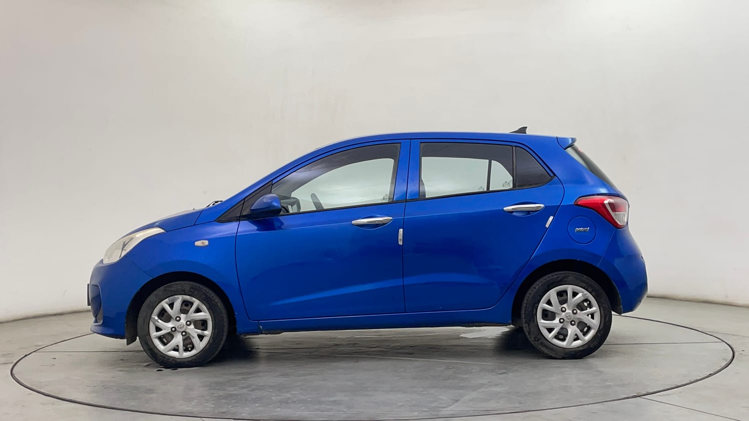 Used 2018 Hyundai Grand i10 Magna AT 1.2 Kappa VTVT Petrol Automatic exterior LEFT SIDE VIEW