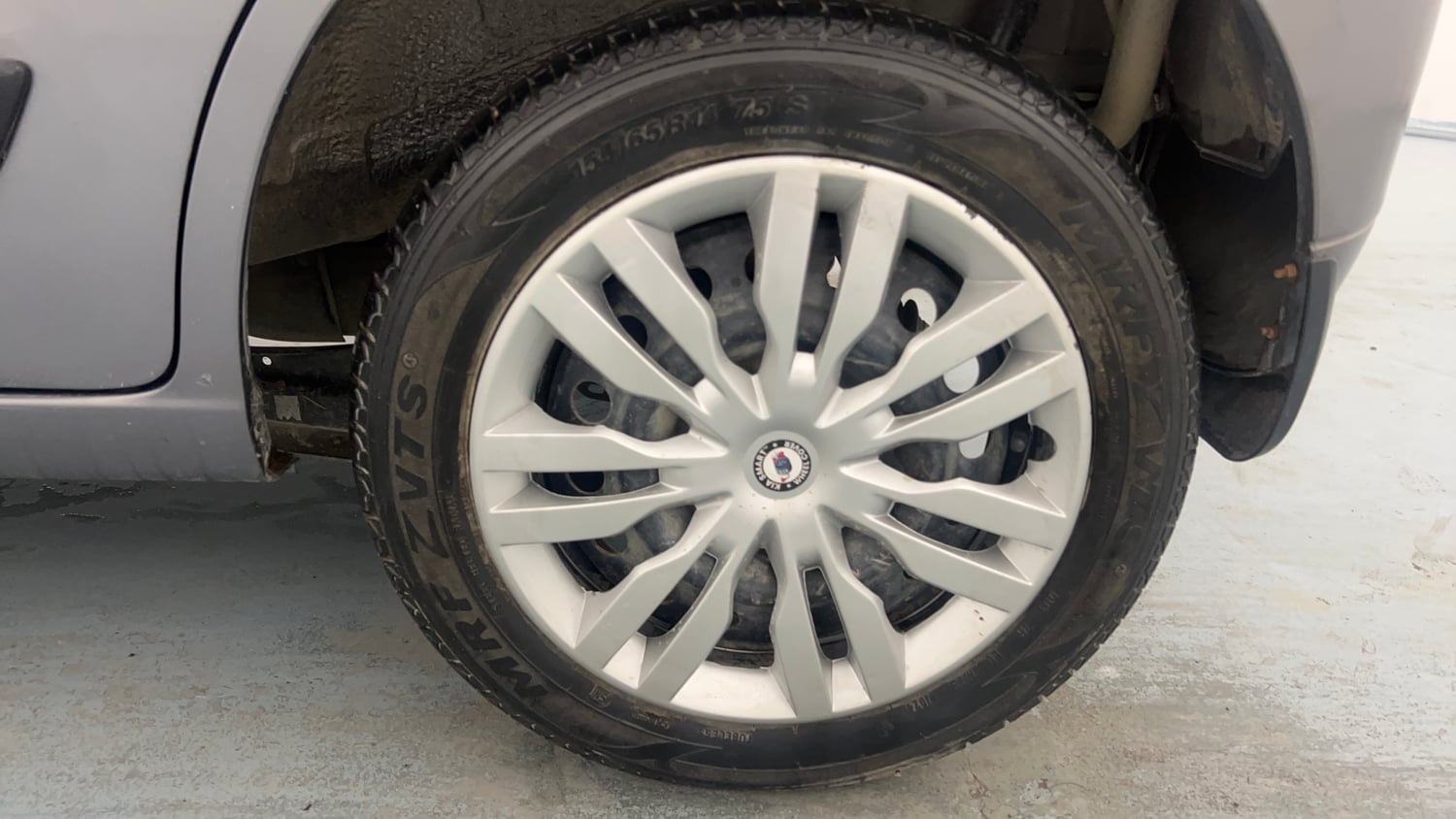 Used 2015 Maruti Suzuki Wagon R VXI Petrol Manual tyres LEFT REAR TYRE RIM VIEW