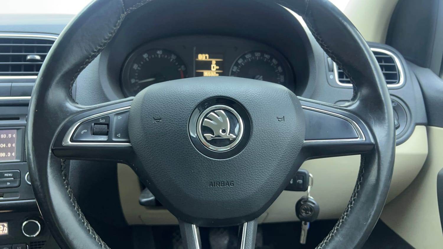 Used 2018 Skoda Rapid Ambition 1.6 MPI Petrol Manual top_features Steering mounted controls