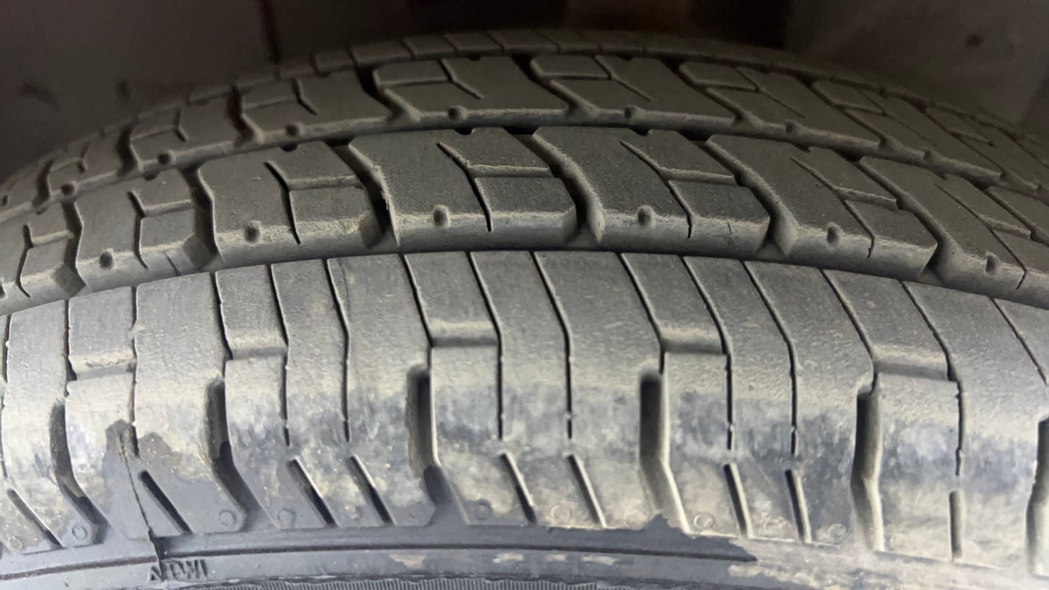 Used 2018 Datsun Redi-GO S 1.0 AMT Petrol Automatic tyres LEFT FRONT TYRE TREAD VIEW