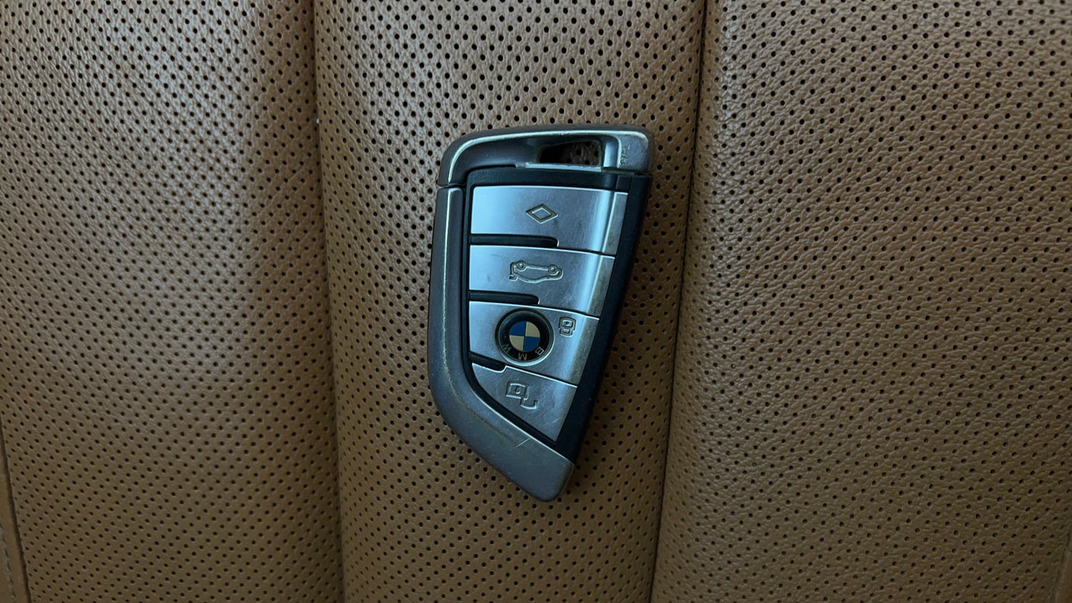 Used 2021 BMW X7 xDrive40i M Sport Petrol Automatic extra CAR KEY VIEW