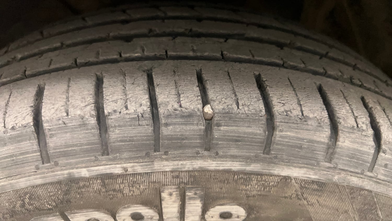 Used 2017 Maruti Suzuki Baleno Zeta 1.2 Petrol Manual tyres LEFT FRONT TYRE TREAD VIEW