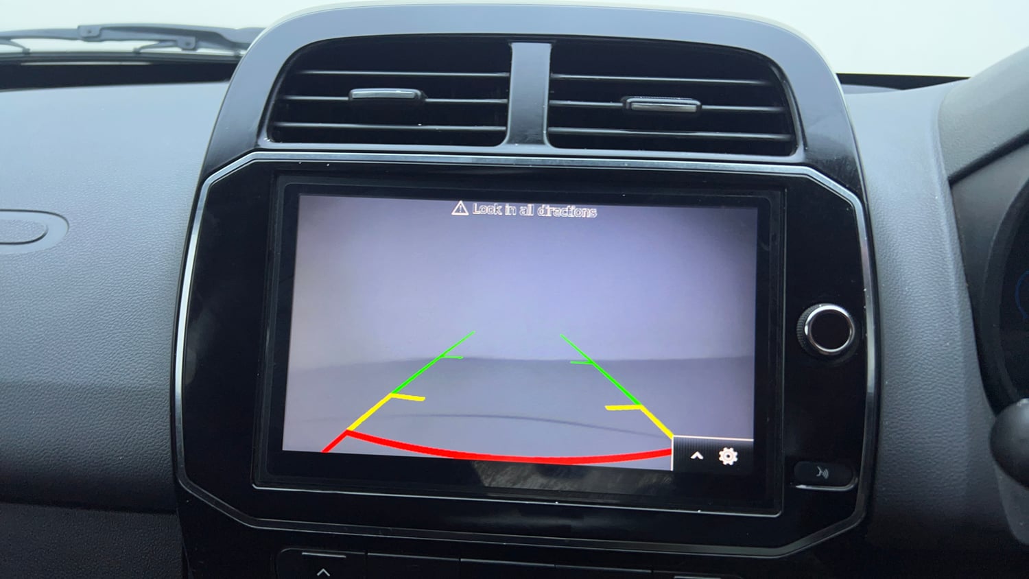 Used 2020 Renault Kwid 1.0 RXT Opt Petrol Manual top_features Rear camera