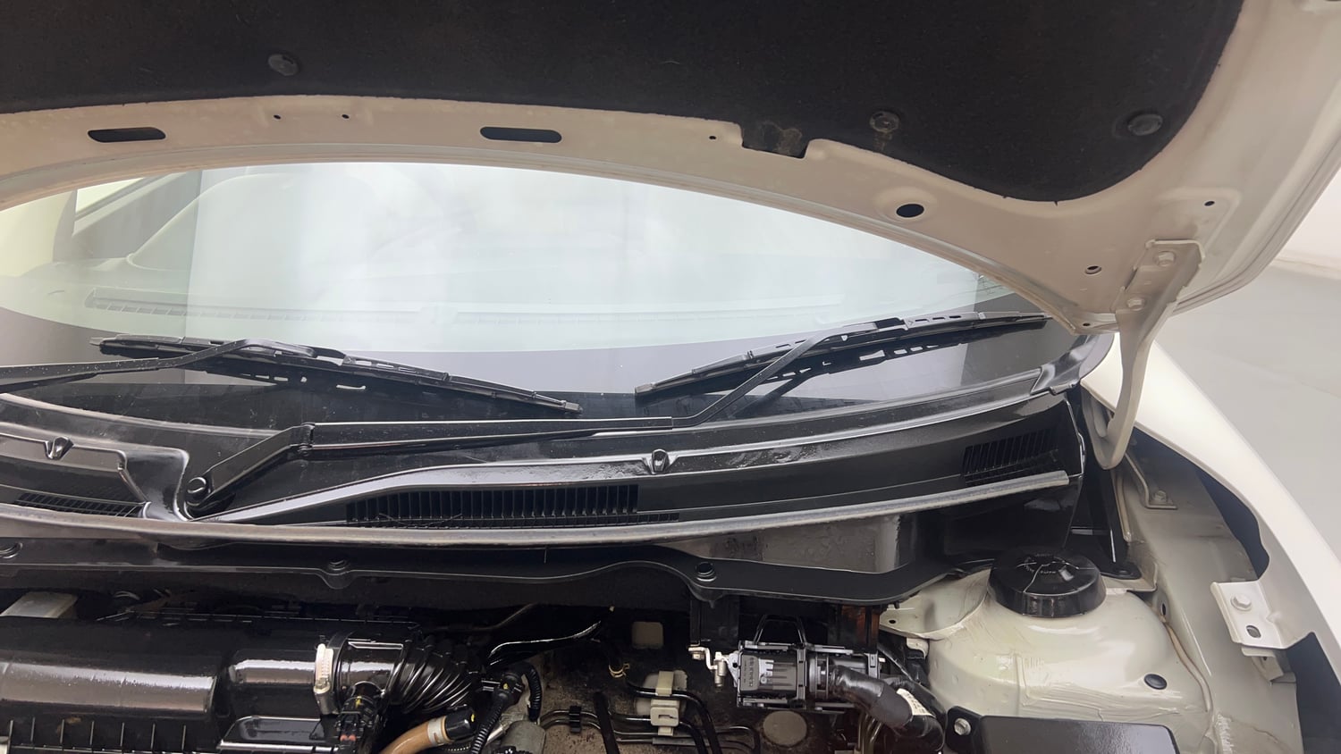 Used 2019 Maruti Suzuki Dzire VXi Petrol Manual engine ENGINE LEFT SIDE HINGE & APRON VIEW