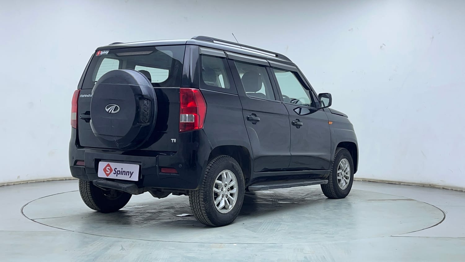 Used 2016 Mahindra TUV300 T8 Diesel Manual exterior RIGHT REAR CORNER VIEW