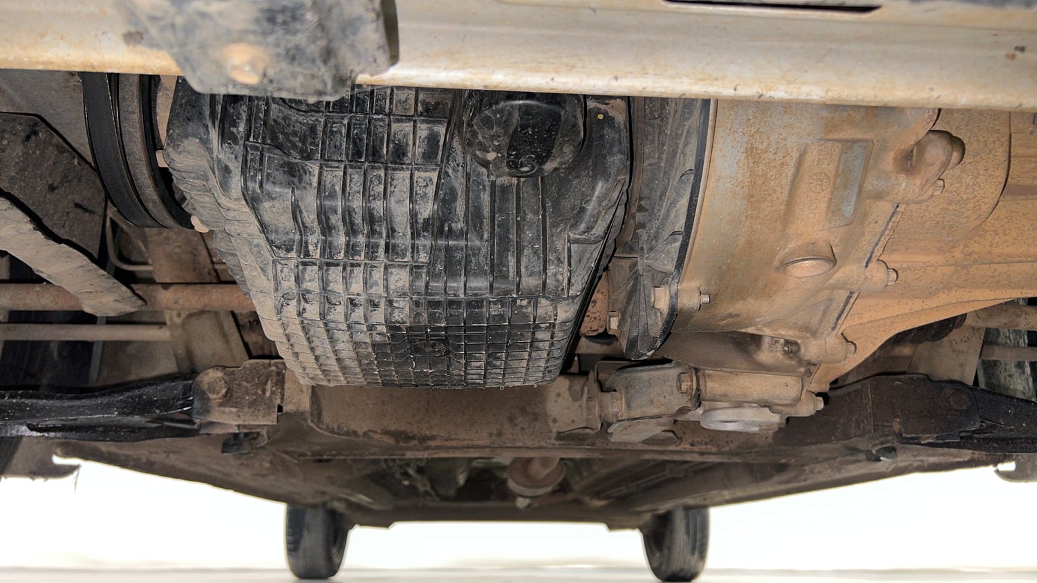 Used 2022 Renault Kwid RXT 1.0 Petrol Manual extra FRONT LEFT UNDERBODY VIEW