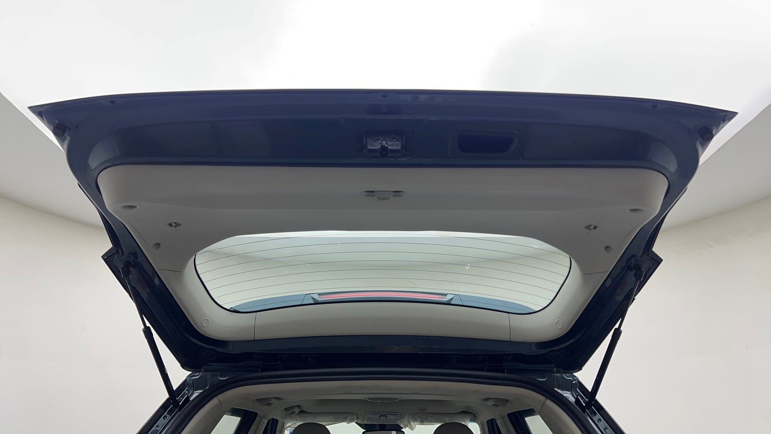 Used 2022 Mahindra XUV 300 W8 (O) 1.2 Petrol AMT Petrol Automatic interior DICKY DOOR OPEN VIEW