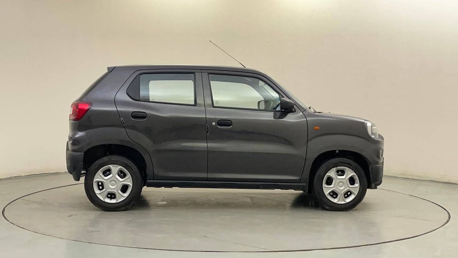 Used 2025 Maruti Suzuki S-Presso VXi (O) Petrol Manual exterior RIGHT SIDE VIEW