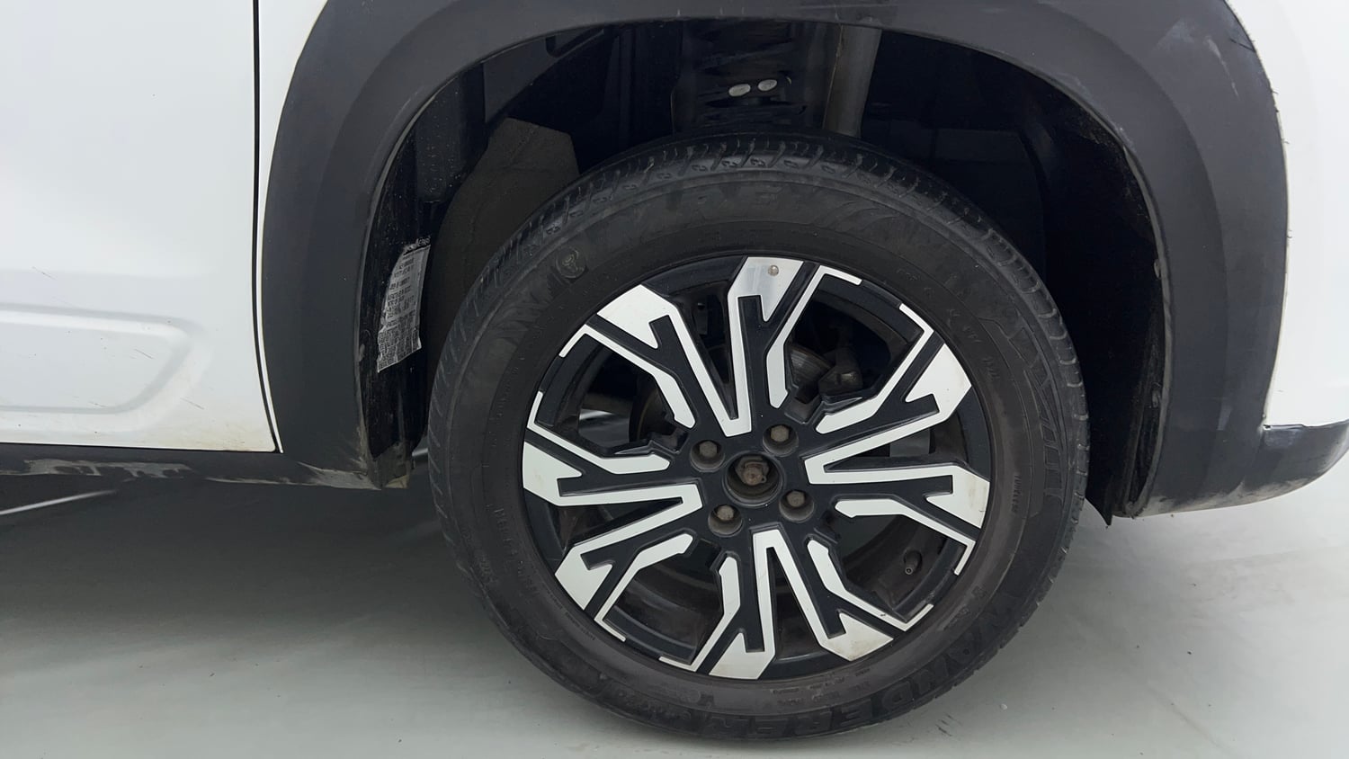 Used 2022 Renault Kiger RXZ Turbo CVT Petrol Automatic tyres RIGHT FRONT TYRE RIM VIEW