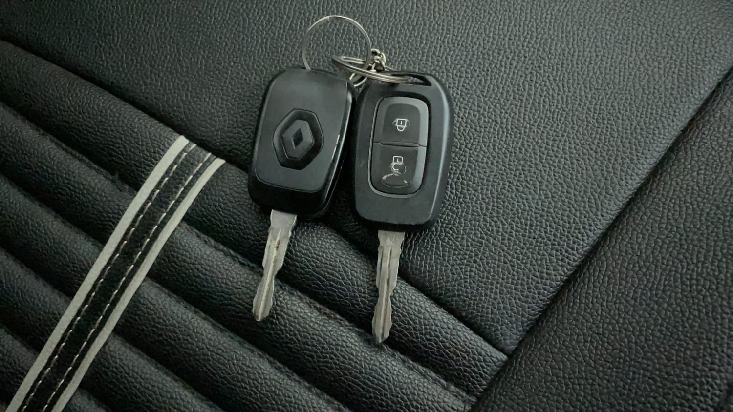 Used 2024 Renault Triber RXT Petrol Manual extra CAR KEY VIEW