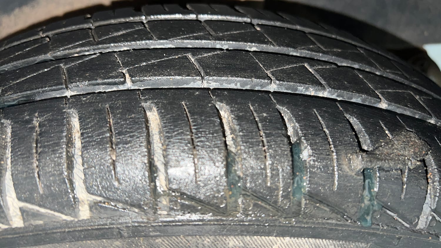Used 2021 Renault Kwid RXT 1.0 AMT Opt Petrol Automatic tyres LEFT REAR TYRE TREAD VIEW