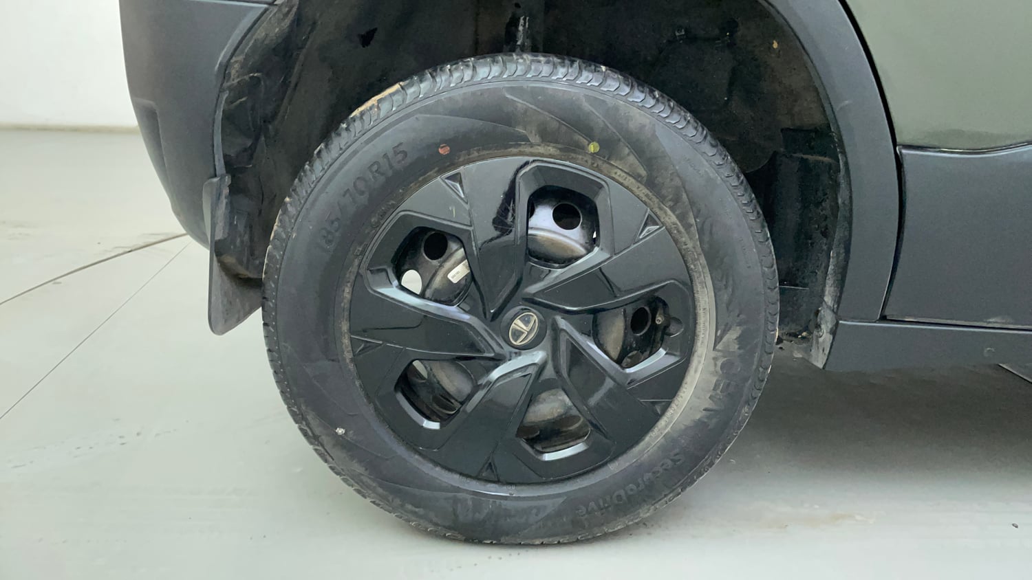 Used 2023 Tata Punch Camo Adventure Rhythm AMT Petrol Automatic tyres RIGHT REAR TYRE RIM VIEW