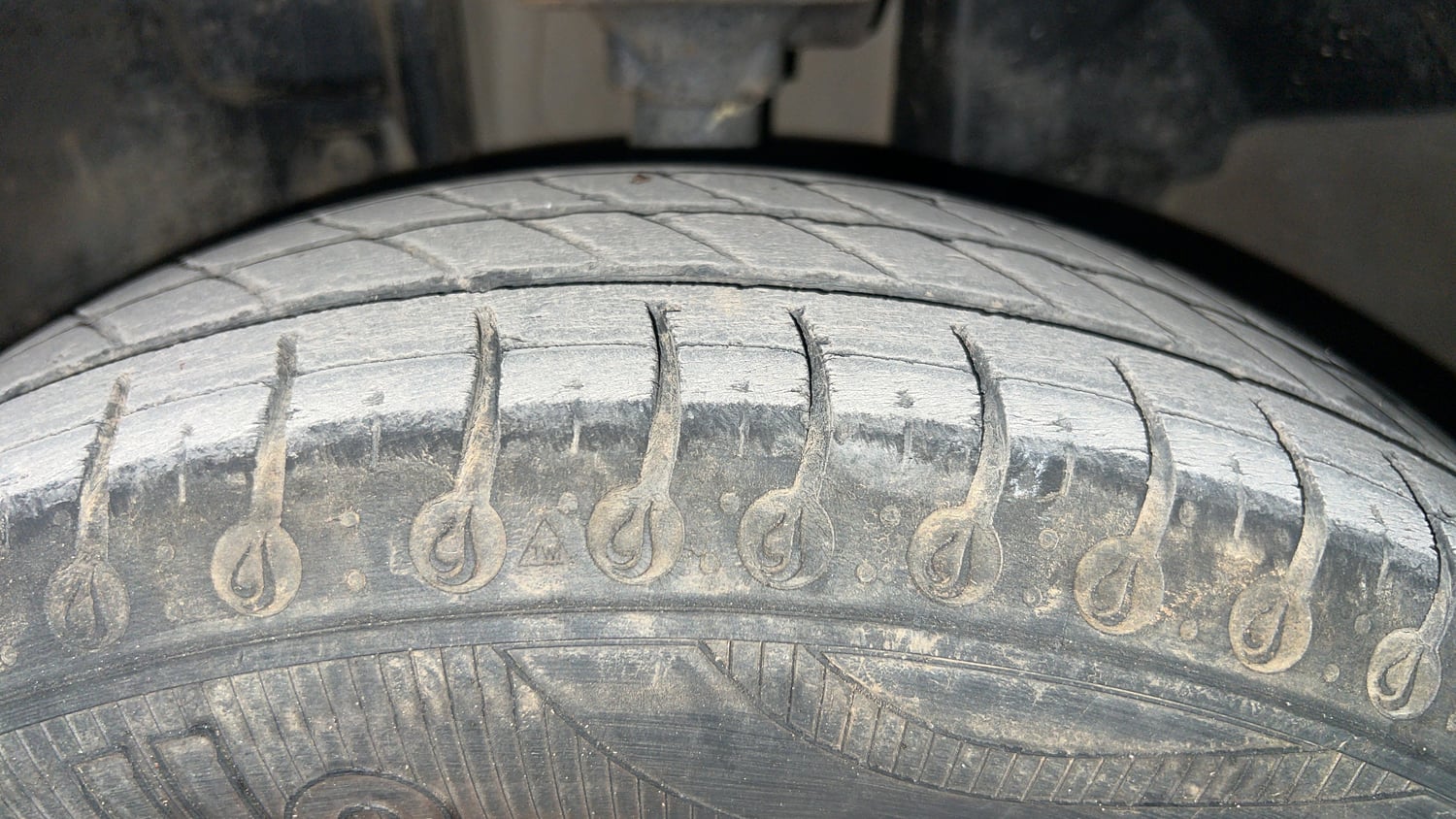 Used 2021 Renault Kwid RXT 1.0 (O) Petrol Manual tyres LEFT FRONT TYRE TREAD VIEW