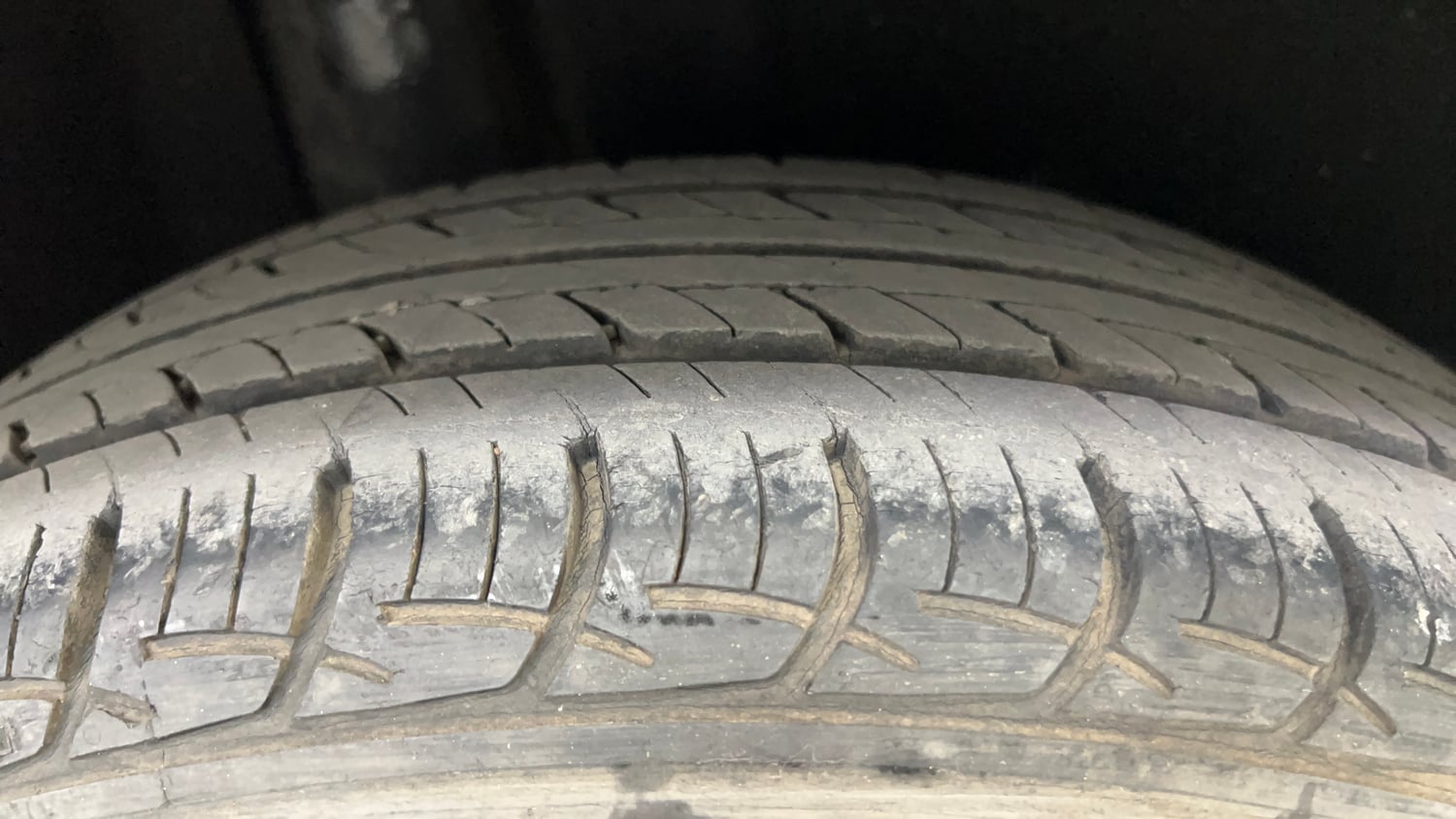 Used 2019 Maruti Suzuki Baleno Delta Petrol Manual tyres RIGHT REAR TYRE TREAD VIEW