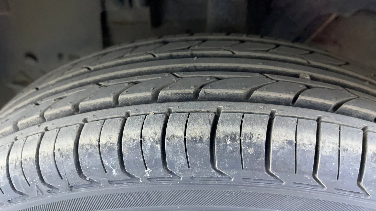 Used 2018 Renault Kwid 1.0 RXT Petrol Manual tyres LEFT FRONT TYRE TREAD VIEW