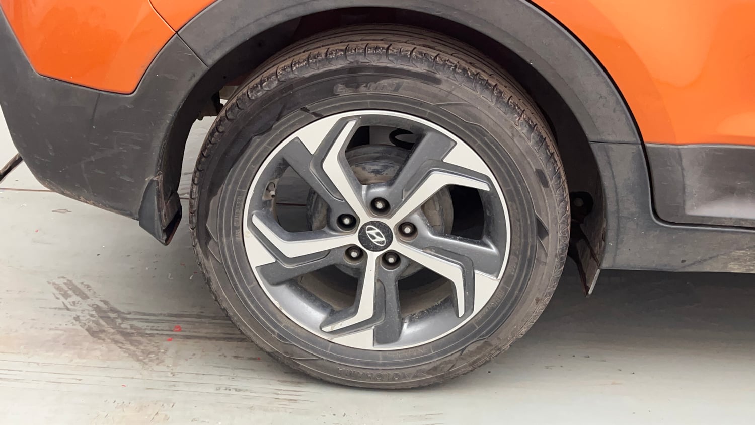 Used 2018 Hyundai Creta SX 1.6 CRDi (O) Diesel Manual tyres RIGHT REAR TYRE RIM VIEW