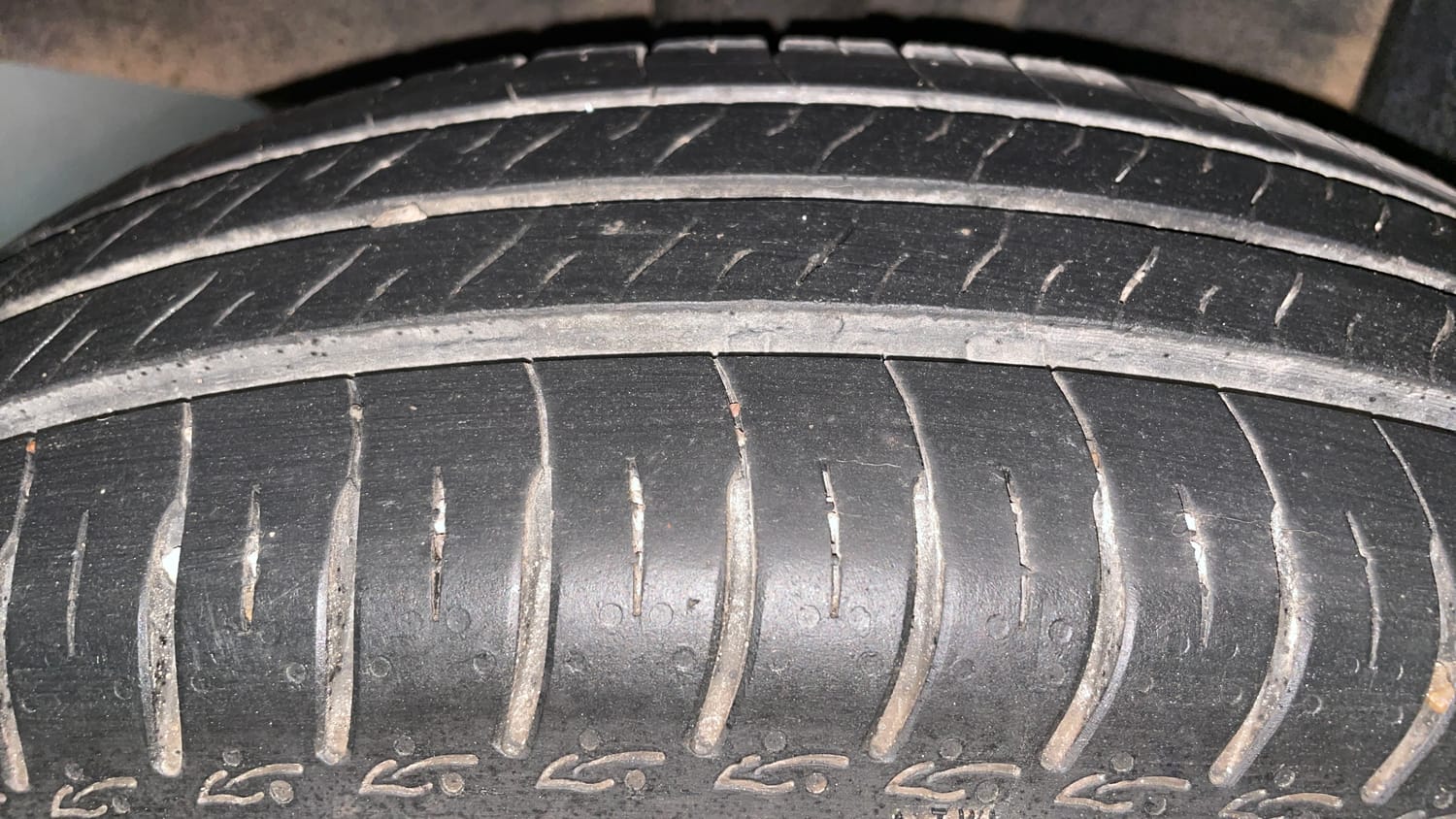 Used 2024 Renault Triber RXT Petrol Manual tyres RIGHT REAR TYRE TREAD VIEW