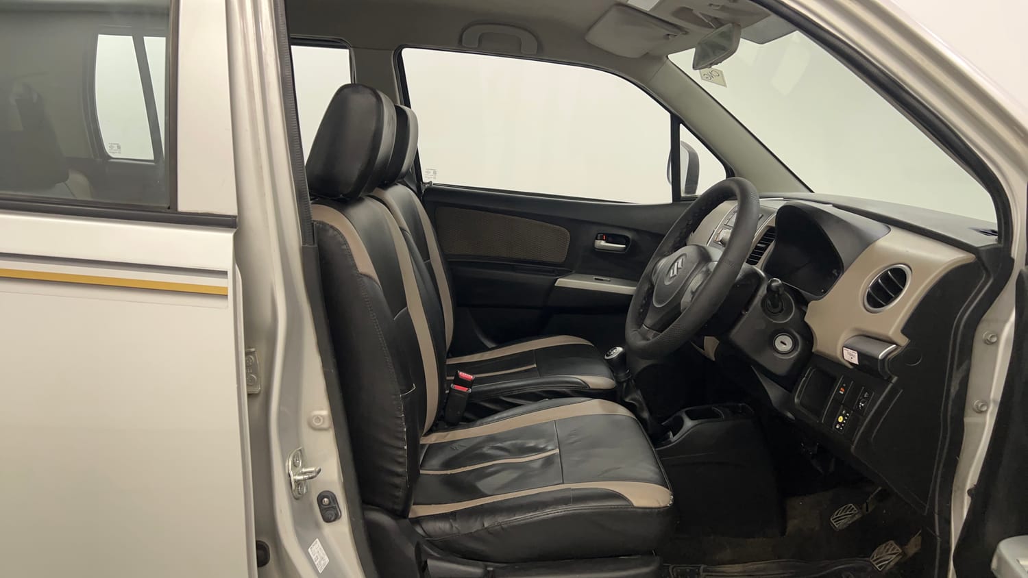 Used 2014 Maruti Suzuki Wagon R LXI CNG Cng Manual interior RIGHT SIDE FRONT DOOR CABIN VIEW
