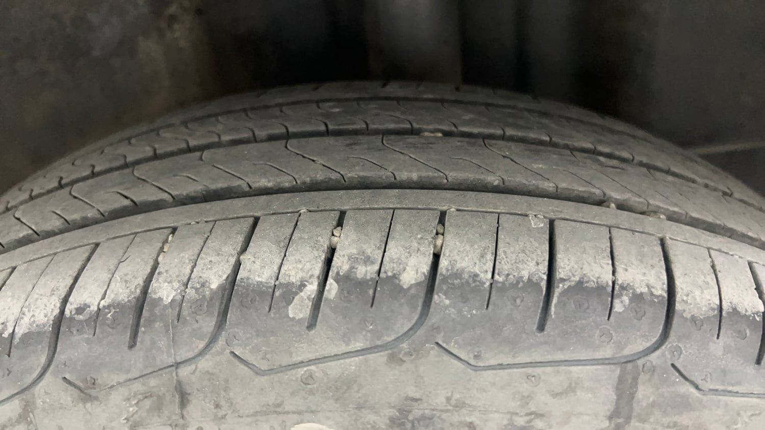 Used 2014 Volkswagen Vento Highline Petrol Petrol Manual tyres LEFT REAR TYRE TREAD VIEW