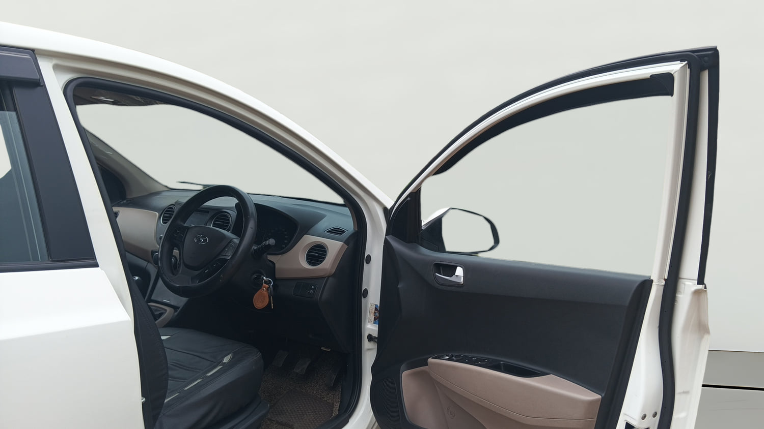 Used 2018 Hyundai Xcent SX Petrol Manual interior RIGHT FRONT DOOR OPEN VIEW