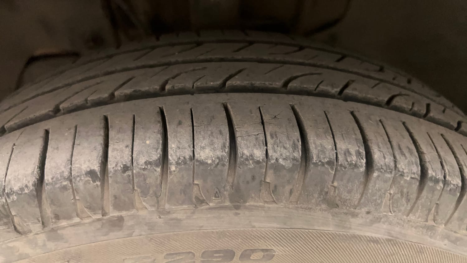 Used 2018 Tata Tiago Revotron XZ Petrol Manual tyres LEFT FRONT TYRE TREAD VIEW