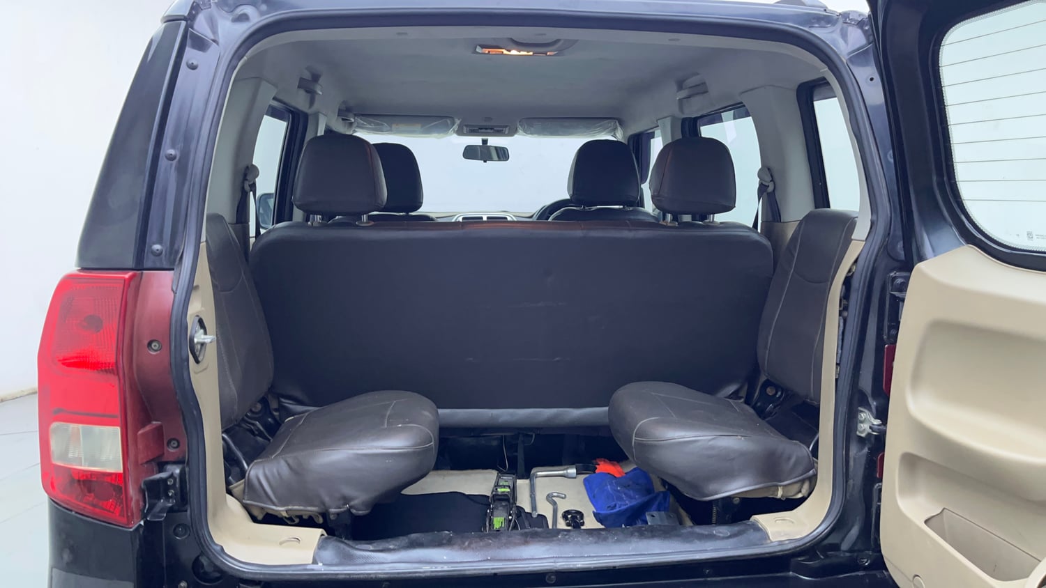 Used 2016 Mahindra TUV300 T8 Diesel Manual interior DICKY INSIDE VIEW