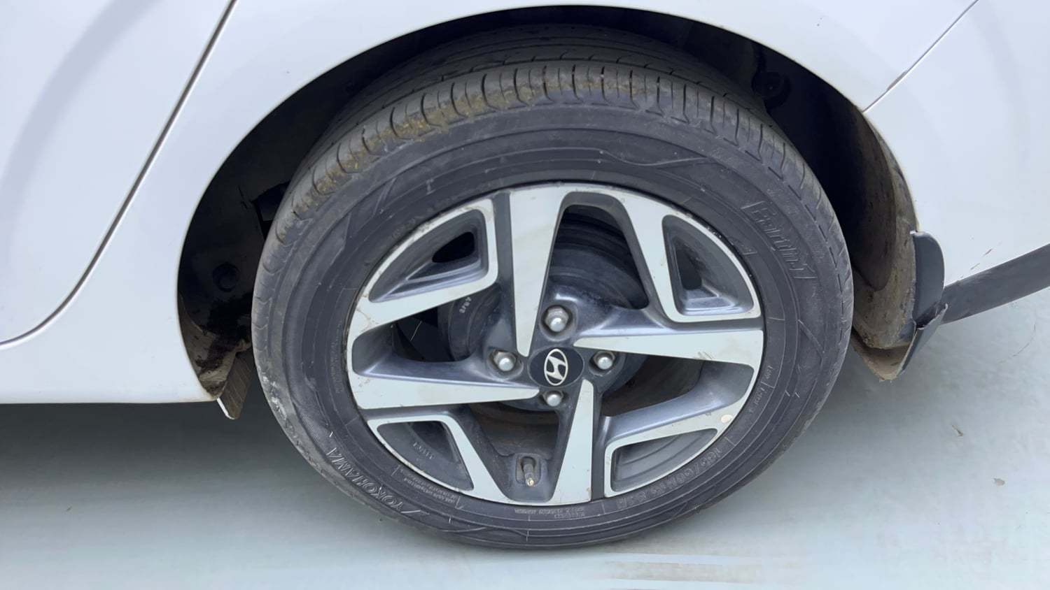 Used 2021 Hyundai Aura SX Plus 1.2 AMT Petrol Petrol Automatic tyres LEFT REAR TYRE RIM VIEW