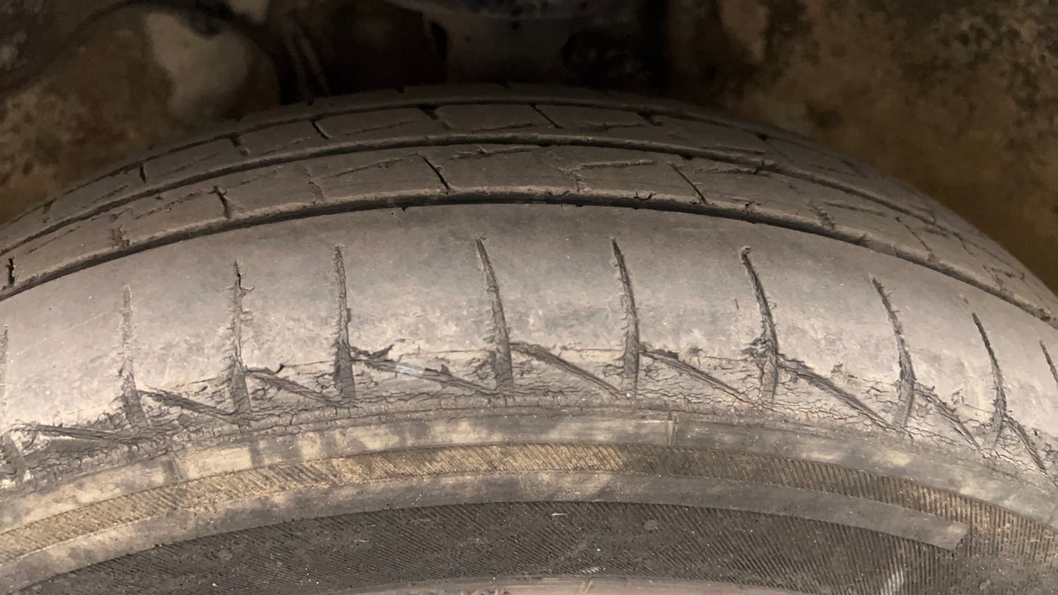 Used 2021 Maruti Suzuki Alto 800 LXi Petrol Manual tyres LEFT FRONT TYRE TREAD VIEW
