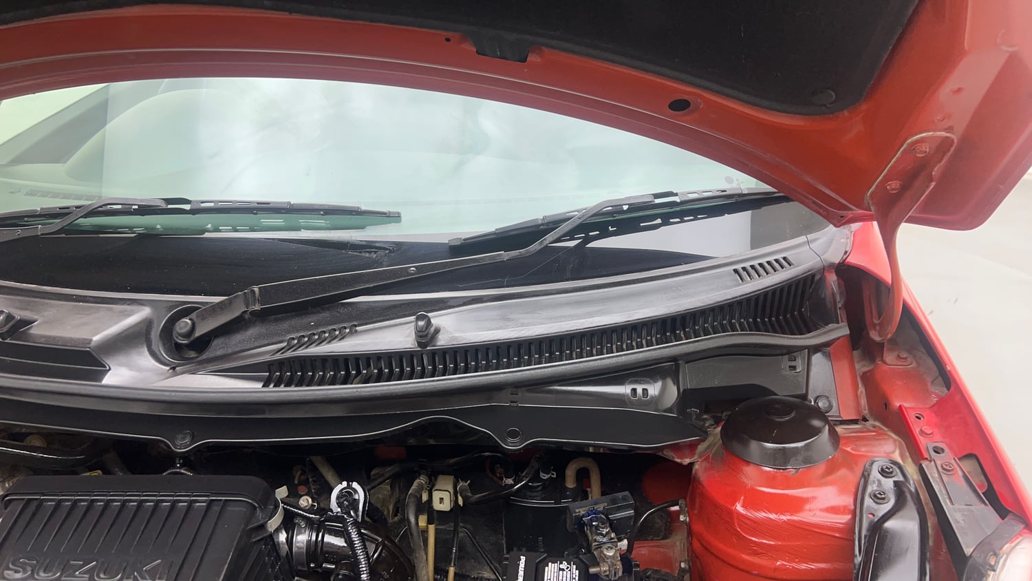 Used 2017 Maruti Suzuki Swift ZXi Petrol Manual engine ENGINE LEFT SIDE HINGE & APRON VIEW