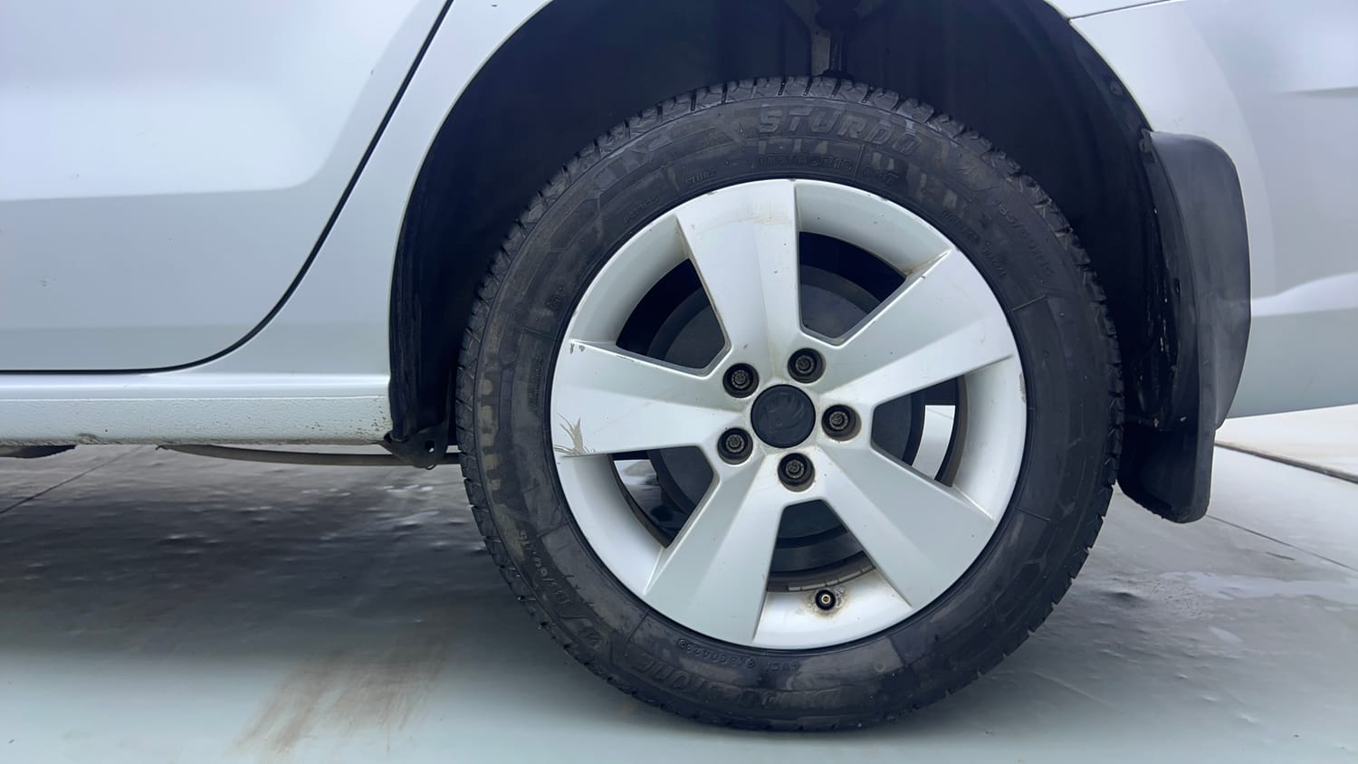Used 2018 Skoda Rapid Ambition 1.6 MPI Petrol Manual tyres LEFT REAR TYRE RIM VIEW