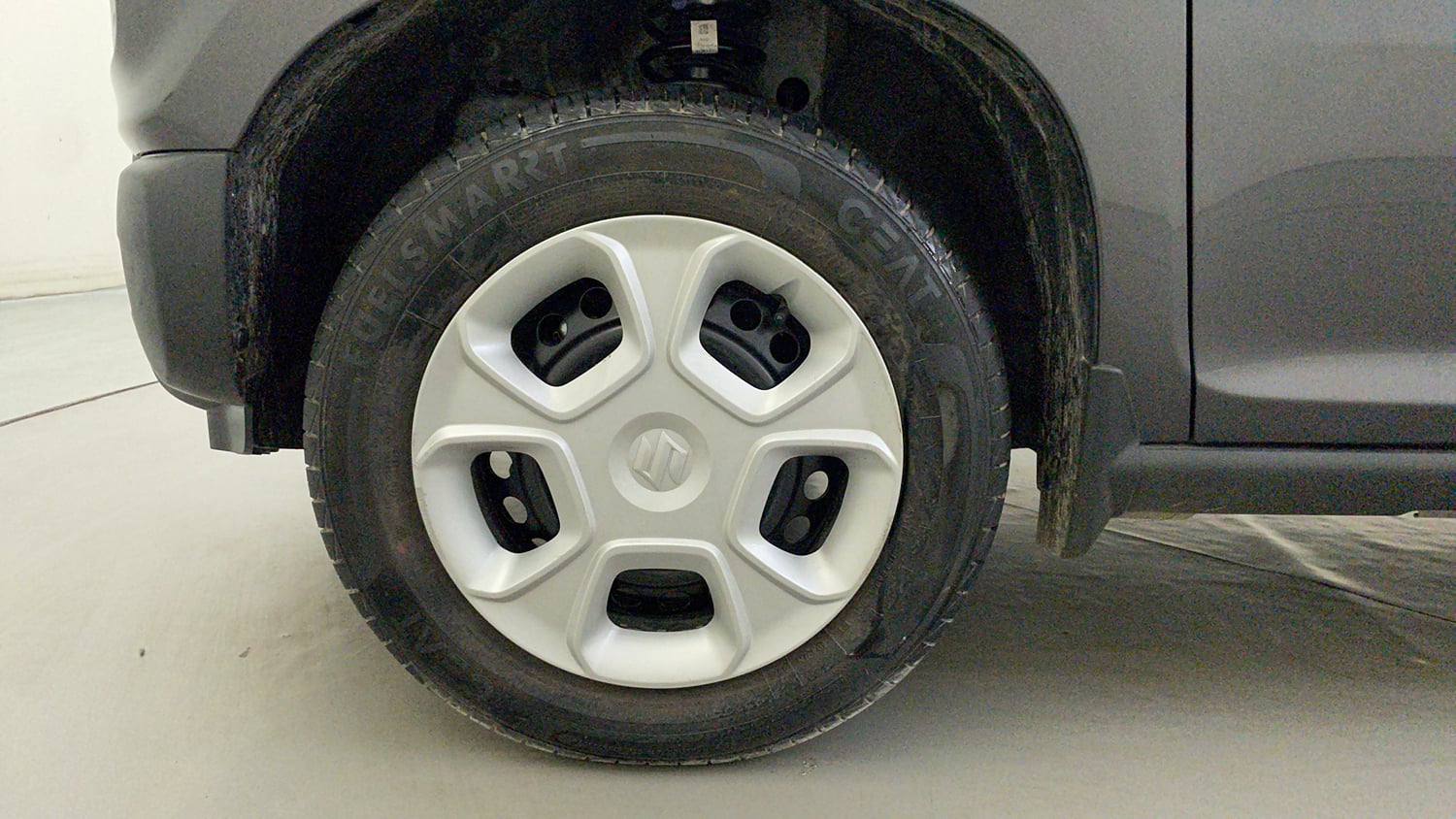 Used 2025 Maruti Suzuki S-Presso VXi (O) Petrol Manual tyres LEFT FRONT TYRE RIM VIEW
