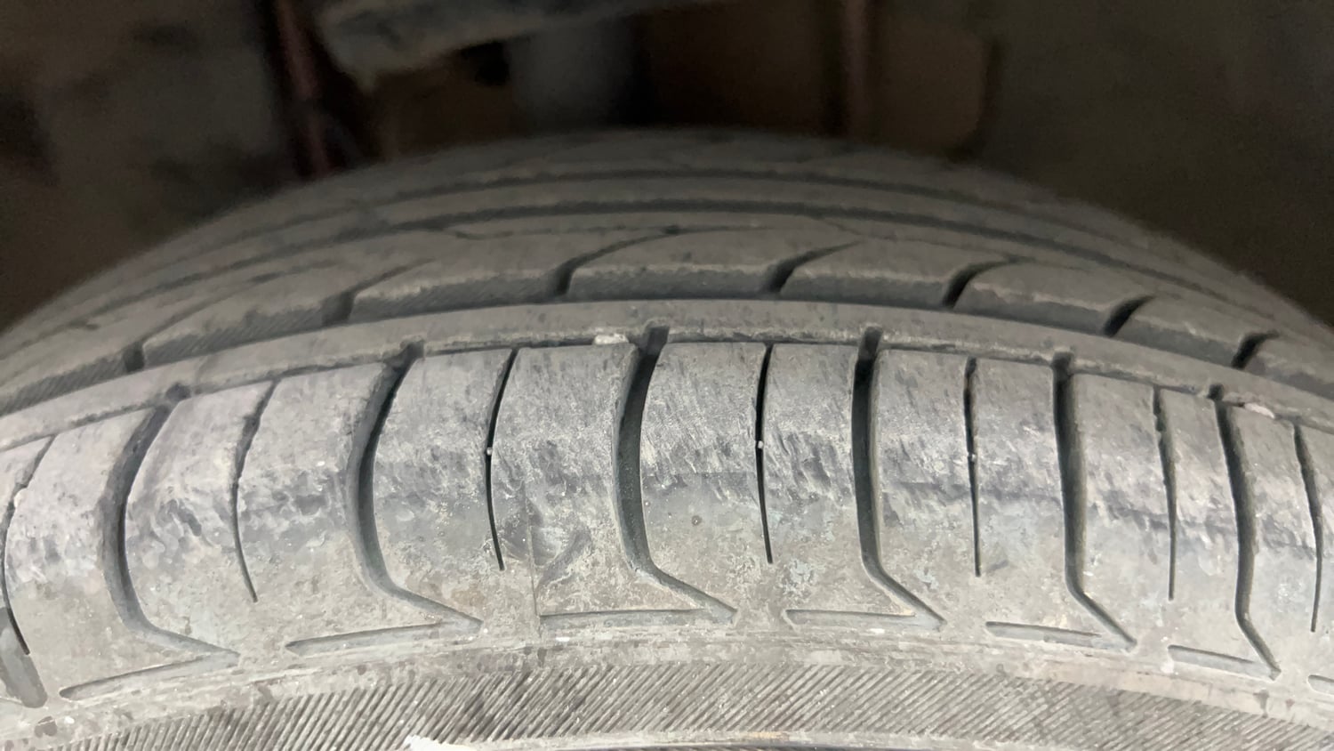 Used 2019 Tata Tiago Revotron XZA Petrol Automatic tyres LEFT FRONT TYRE TREAD VIEW