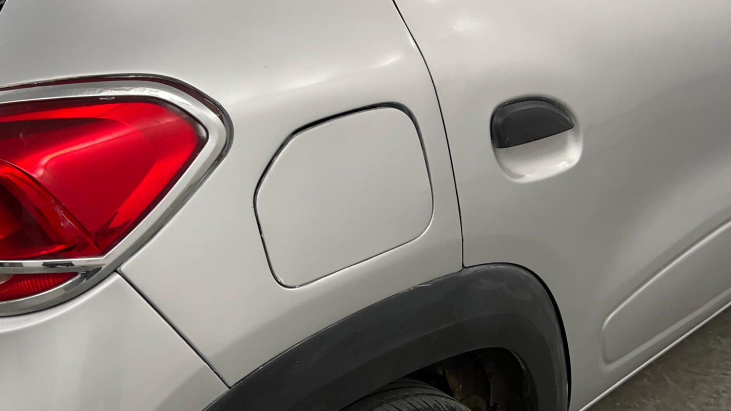 Used 2016 Renault Kwid RXT Petrol Manual dents MINOR SCRATCH