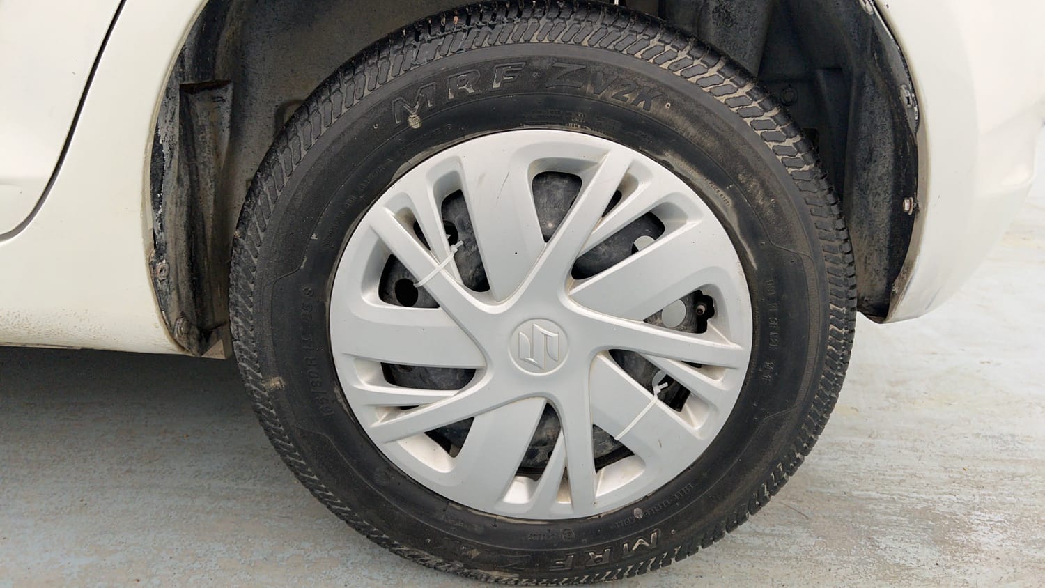 Used 2016 Maruti Suzuki Swift VXi Petrol Manual tyres LEFT REAR TYRE RIM VIEW