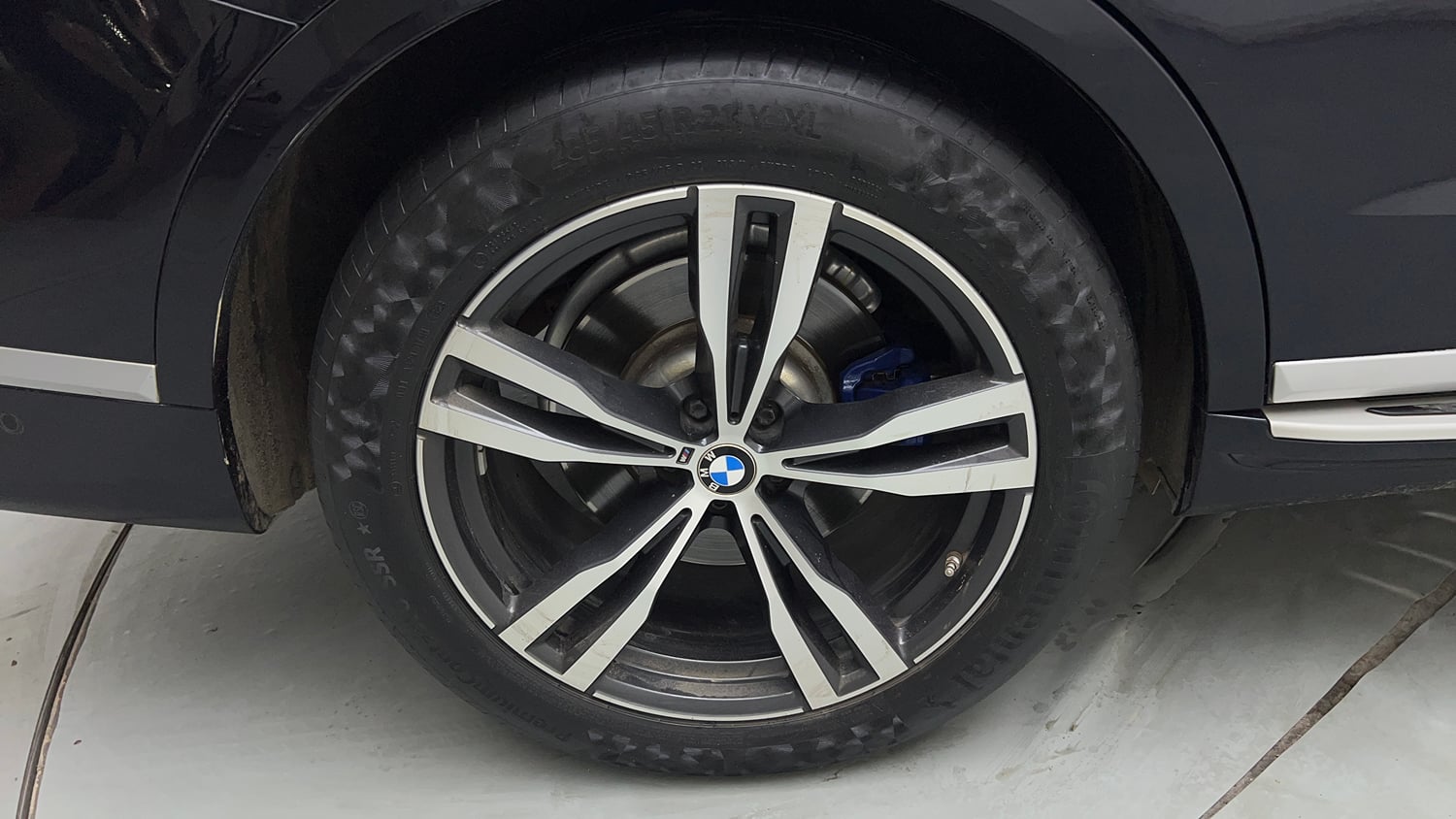 Used 2021 BMW X7 xDrive40i M Sport Petrol Automatic tyres RIGHT REAR TYRE RIM VIEW