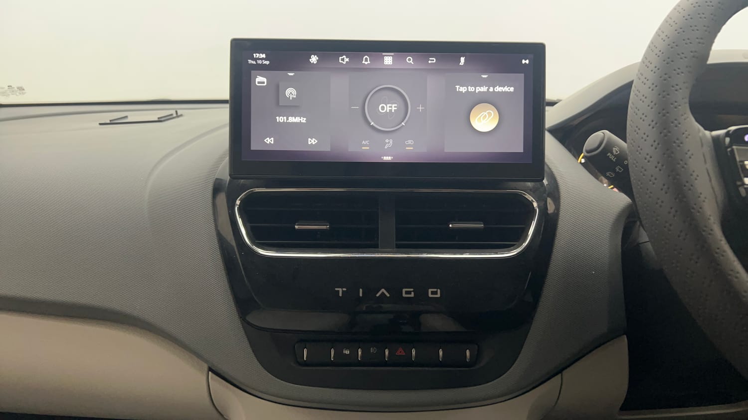 Used 2025 Tata Tiago XZ Plus Petrol Manual top_features Touch screen infotainment system