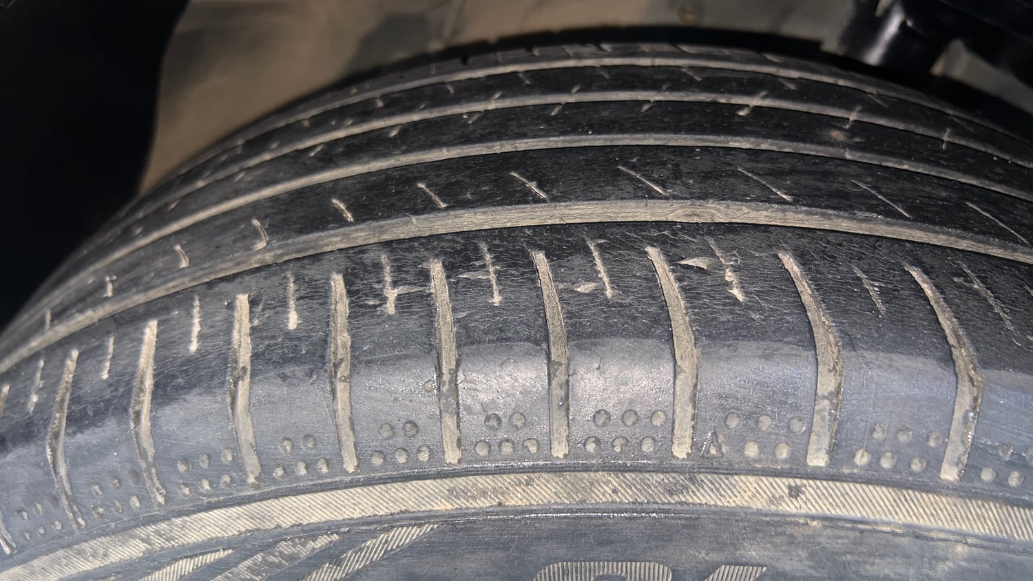 Used 2023 Hyundai Alcazar Prestige 7 STR 1.5 Diesel Diesel Manual tyres RIGHT FRONT TYRE TREAD VIEW