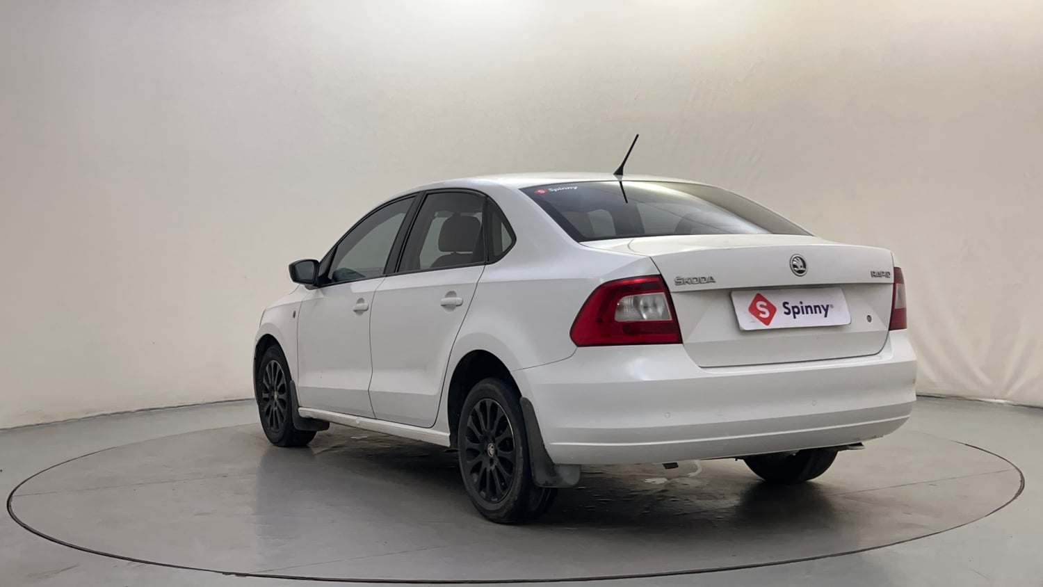 Used 2015 Skoda Rapid 1.6 MPI Elegance Plus Petrol Manual exterior LEFT REAR CORNER VIEW