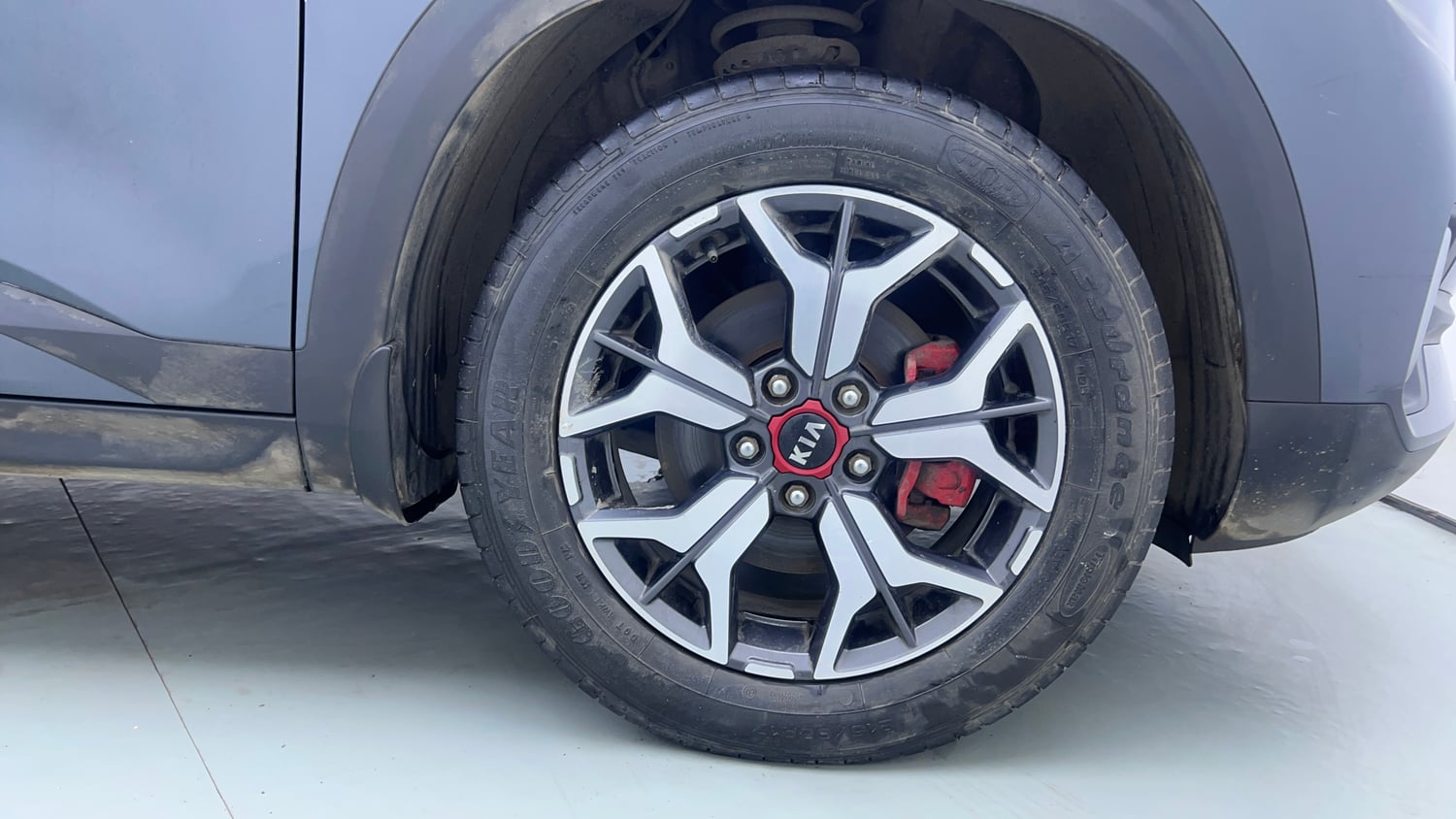 Used 2019 kia Seltos GTX Plus DCT 1.4 Petrol Automatic tyres RIGHT FRONT TYRE RIM VIEW